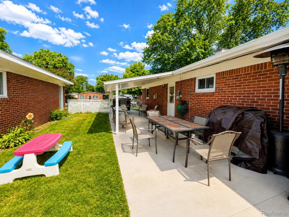 7541 Harrison Street Westland City, MI 48185