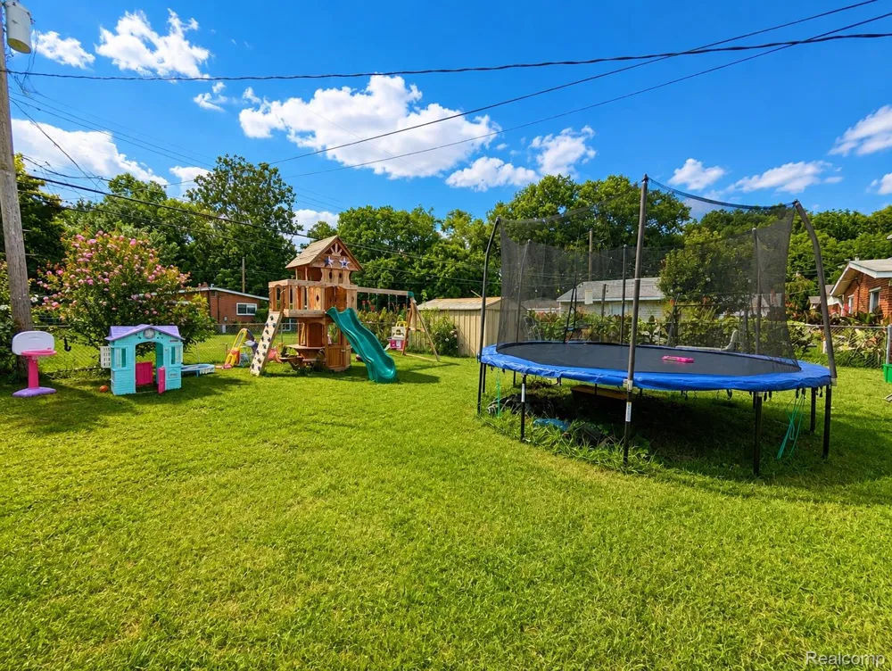 7541 Harrison Street Westland City, MI 48185