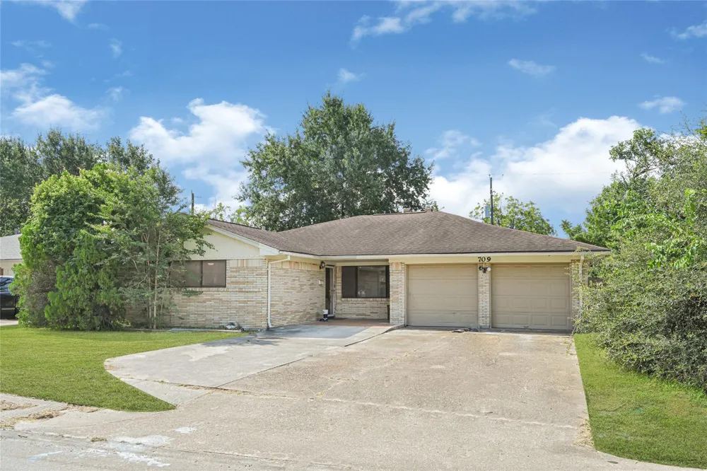 709 Queens Road Pasadena, TX 77502