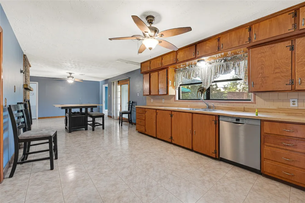 709 Queens Road Pasadena, TX 77502