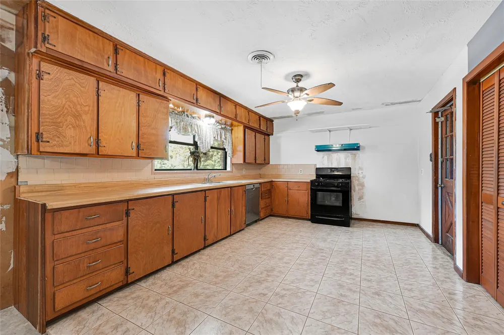 709 Queens Road Pasadena, TX 77502