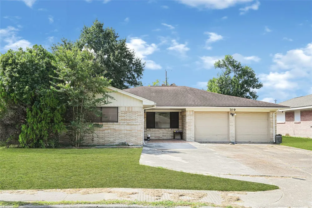 709 Queens Road Pasadena, TX 77502