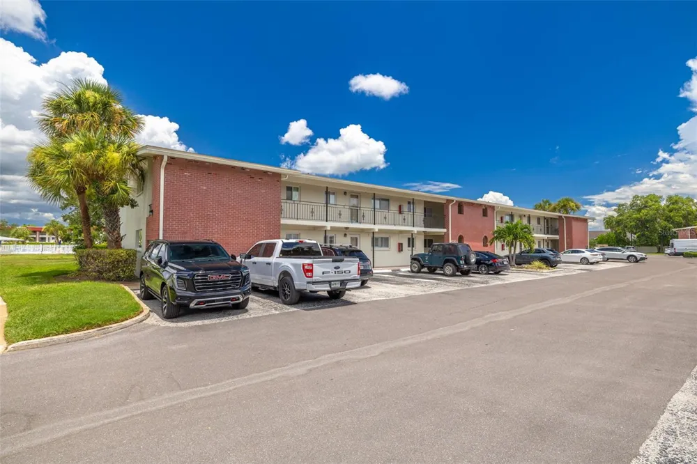 4550 OVERLOOK DRIVE NE #152 St Petersburg, FL 33703