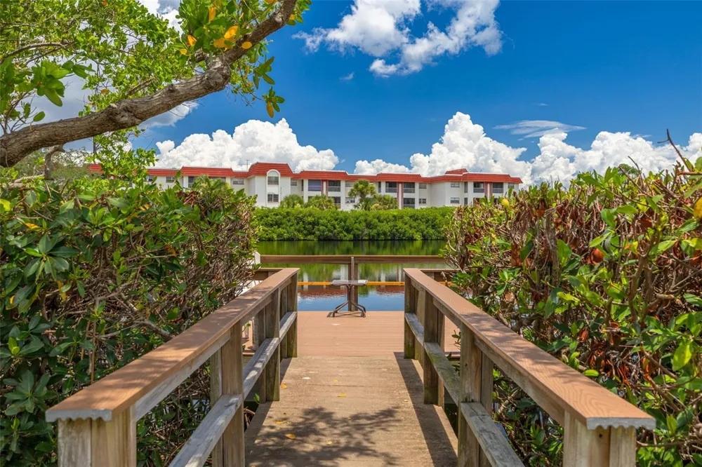 4550 OVERLOOK DRIVE NE #152 St Petersburg, FL 33703
