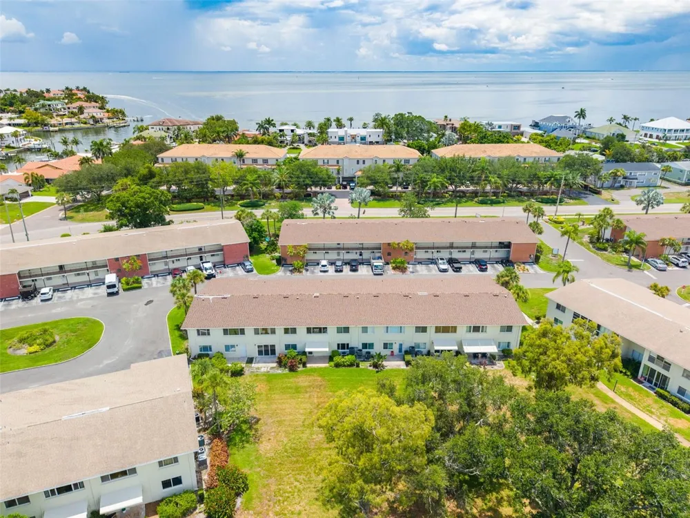 4550 OVERLOOK DRIVE NE #152 St Petersburg, FL 33703