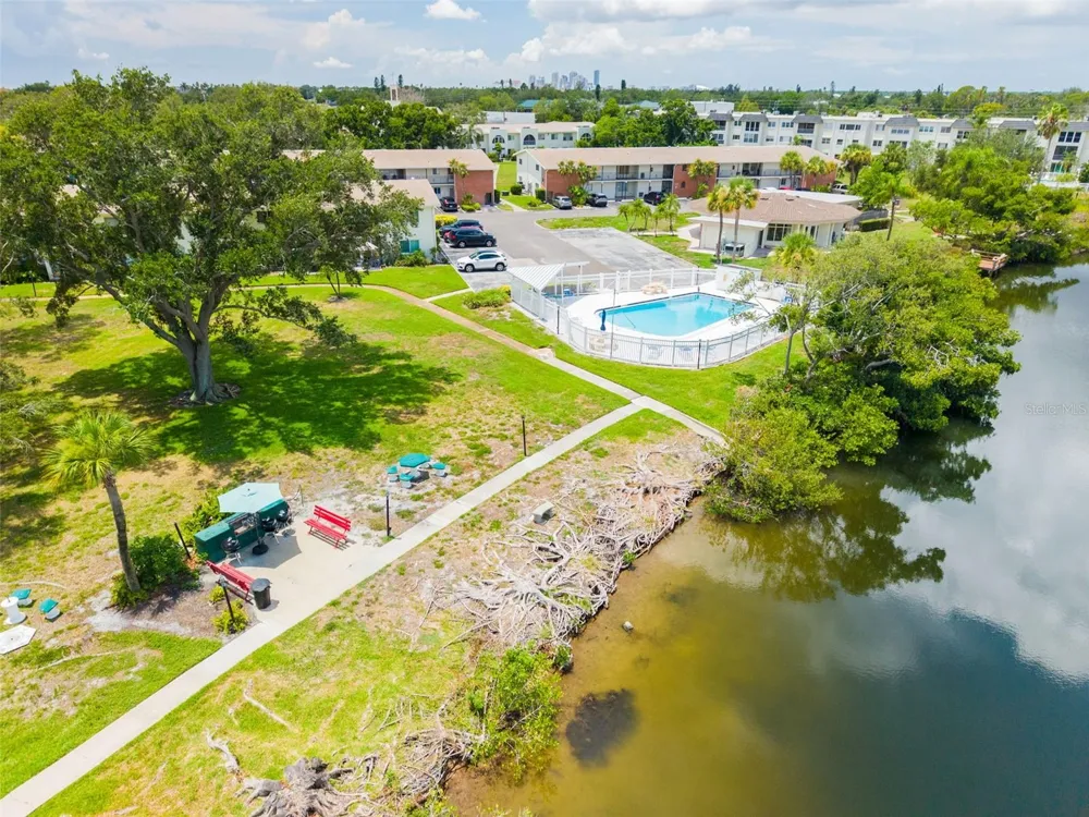 4550 OVERLOOK DRIVE NE #152 St Petersburg, FL 33703