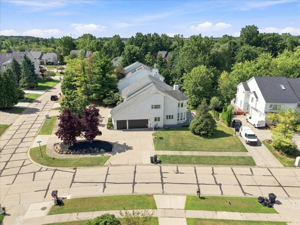 6122 Trailwood Lane West Bloomfield, MI 48322