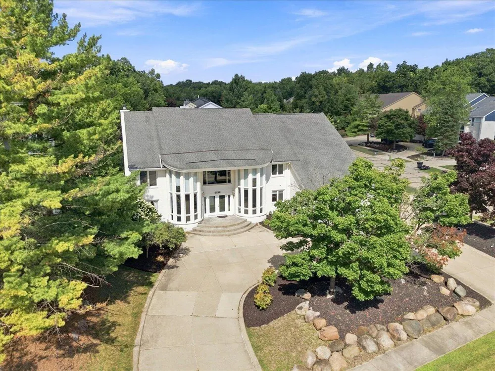 6122 Trailwood Lane West Bloomfield, MI 48322