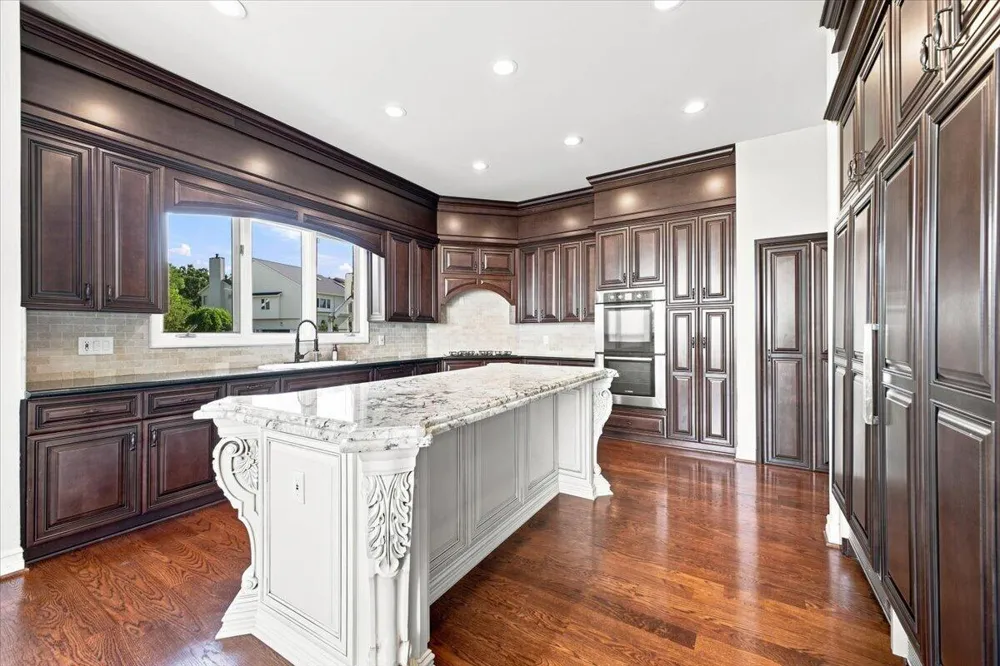 6122 Trailwood Lane West Bloomfield, MI 48322