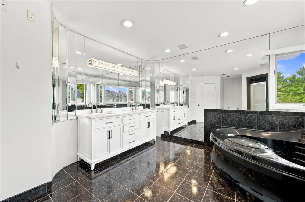 6122 Trailwood Lane West Bloomfield, MI 48322