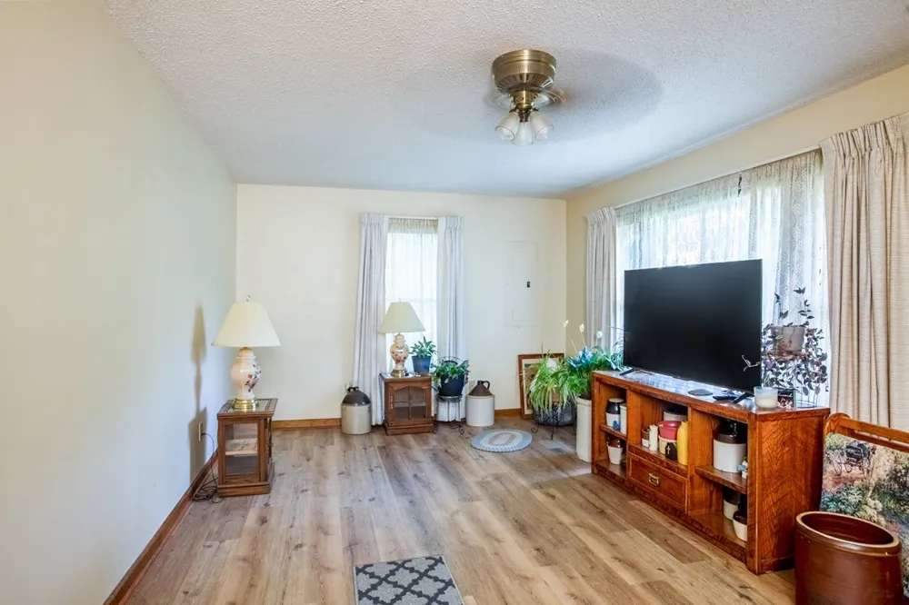 76 Shoally Branch Rd Leoma, TN 38468