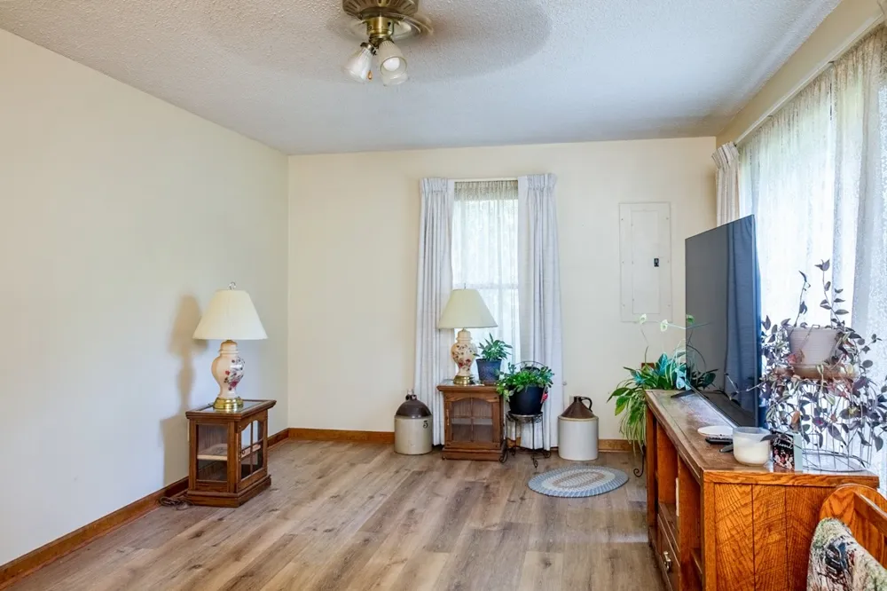 76 Shoally Branch Rd Leoma, TN 38468
