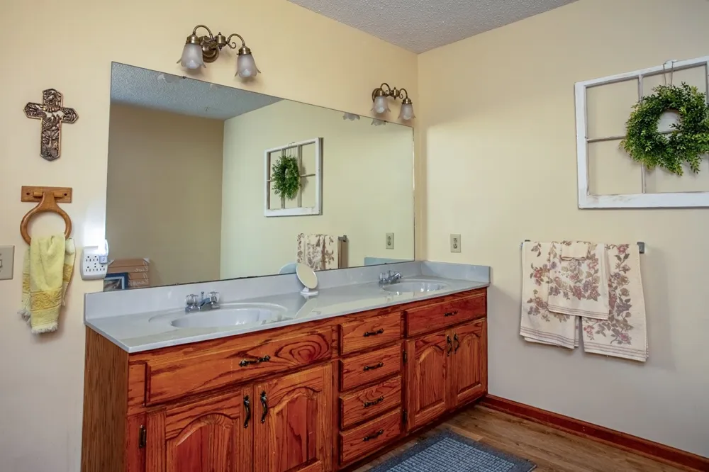 76 Shoally Branch Rd Leoma, TN 38468
