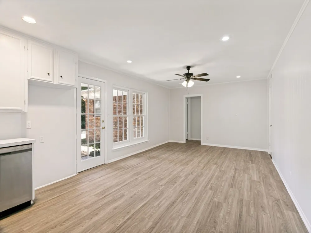 612 Forest Lane Hurst, TX 76053