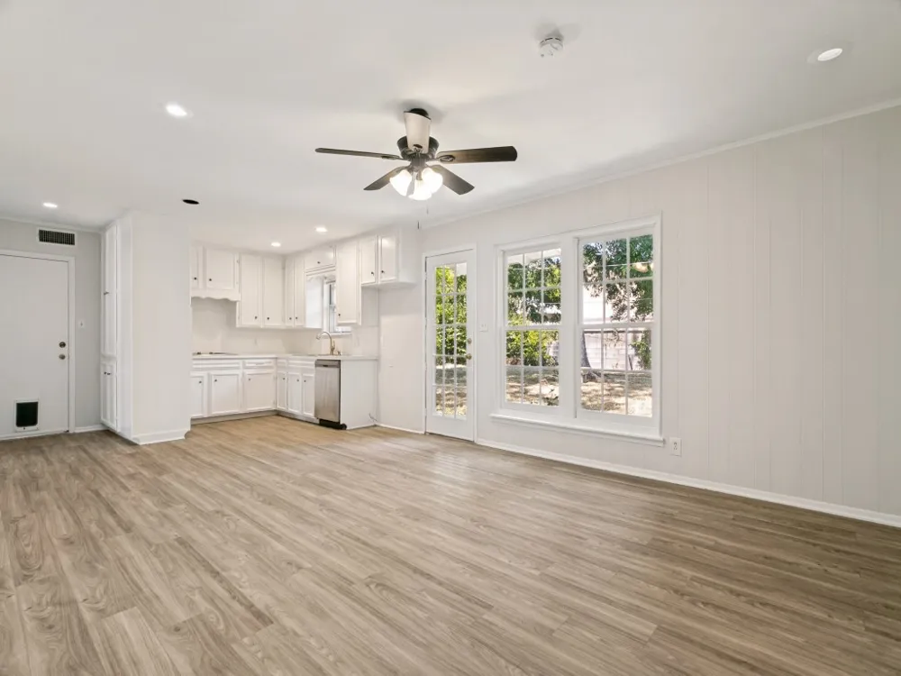 612 Forest Lane Hurst, TX 76053