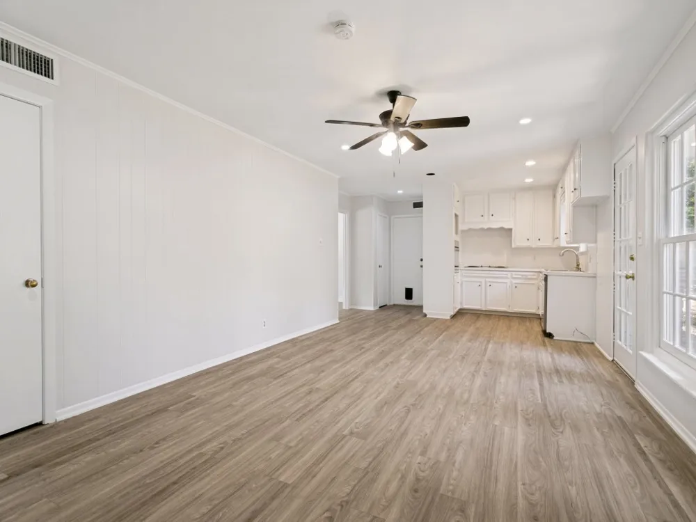612 Forest Lane Hurst, TX 76053
