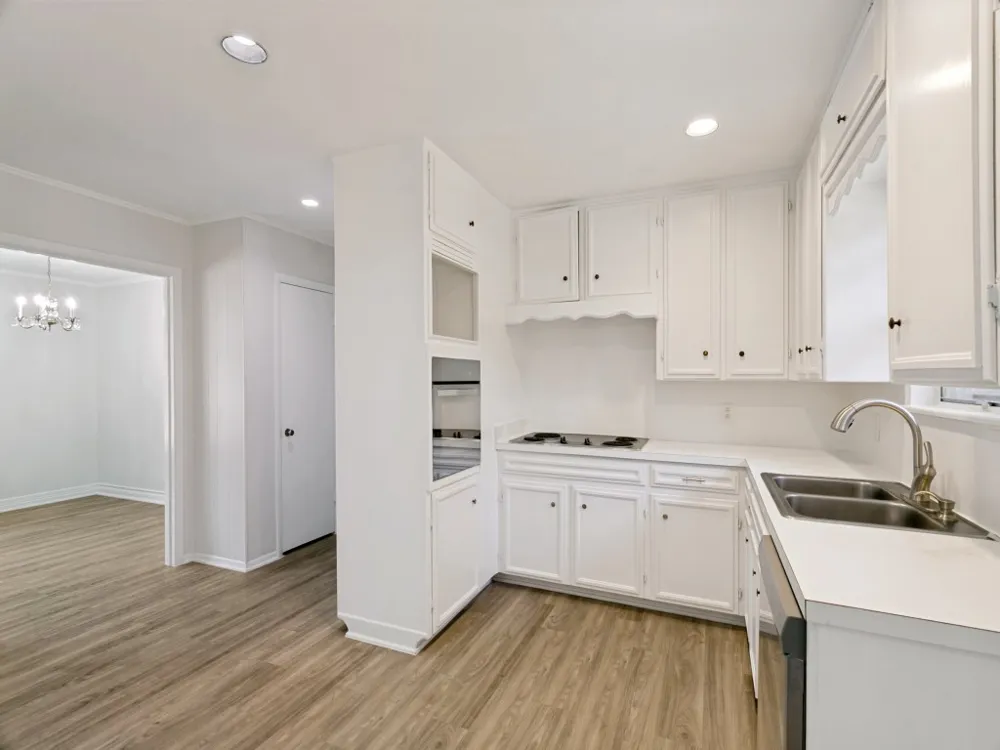 612 Forest Lane Hurst, TX 76053