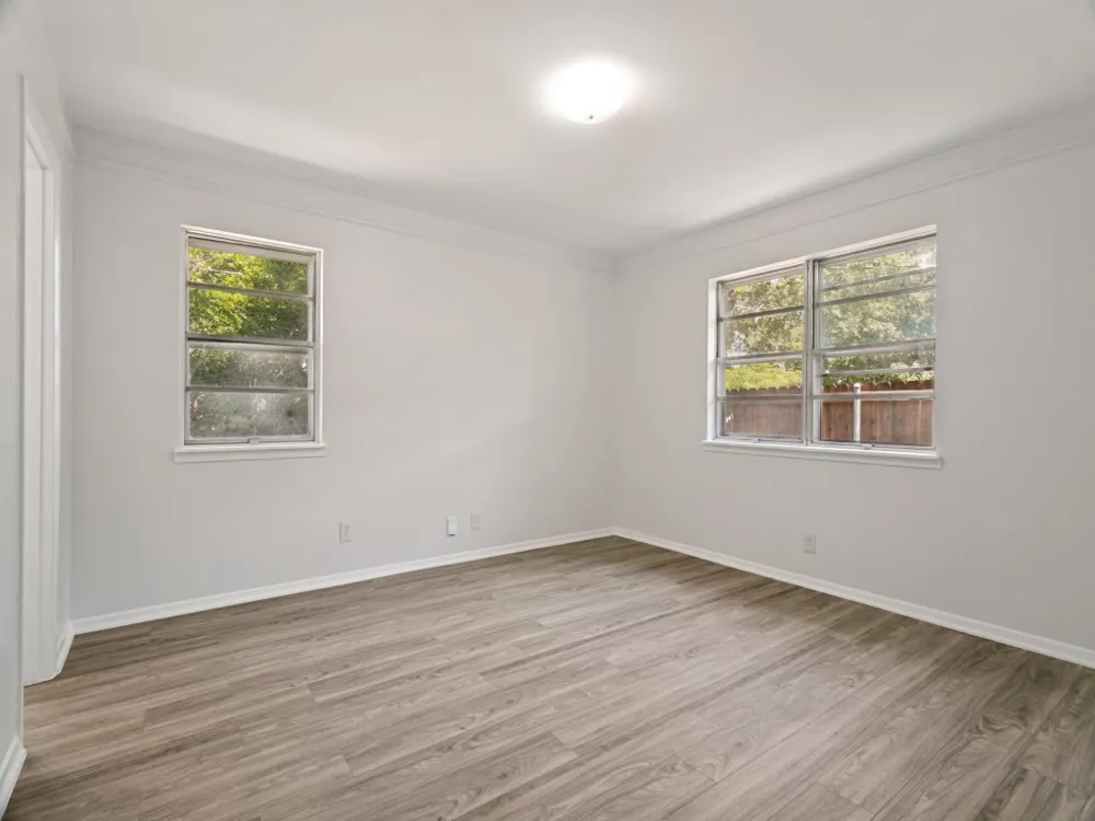 612 Forest Lane Hurst, TX 76053