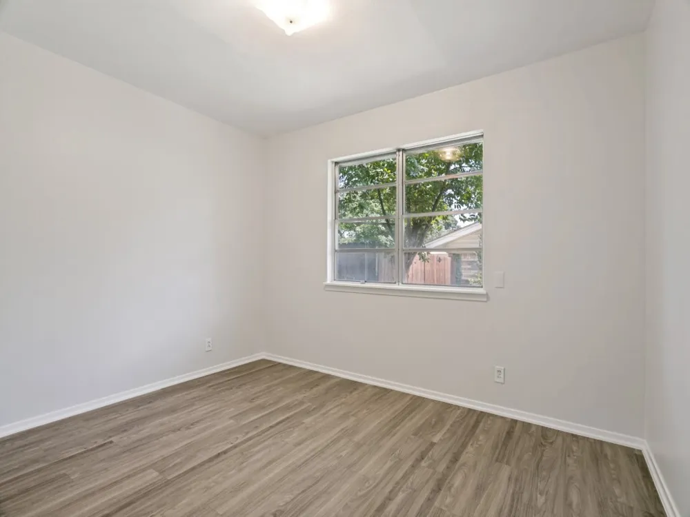 612 Forest Lane Hurst, TX 76053