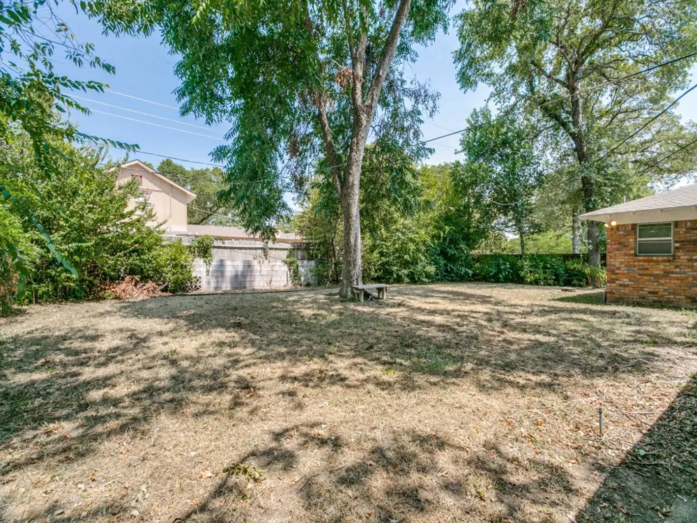 612 Forest Lane Hurst, TX 76053
