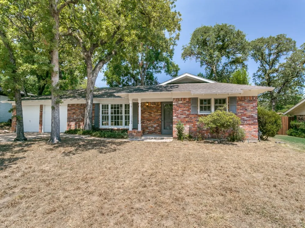 612 Forest Lane Hurst, TX 76053