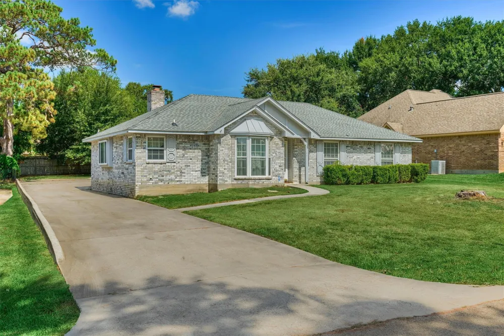 9749 E Shore Drive Willis, TX 77318