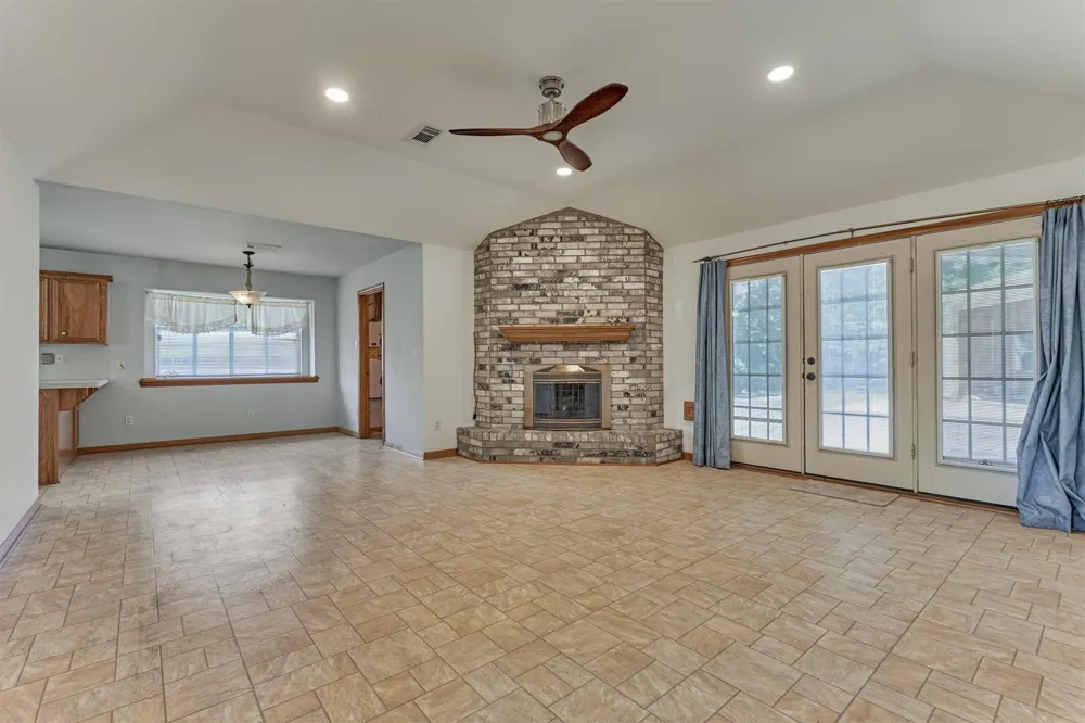 9749 E Shore Drive Willis, TX 77318