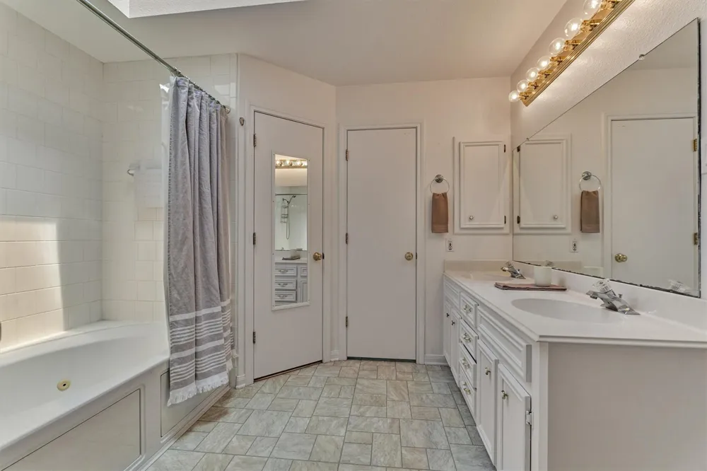 9749 E Shore Drive Willis, TX 77318