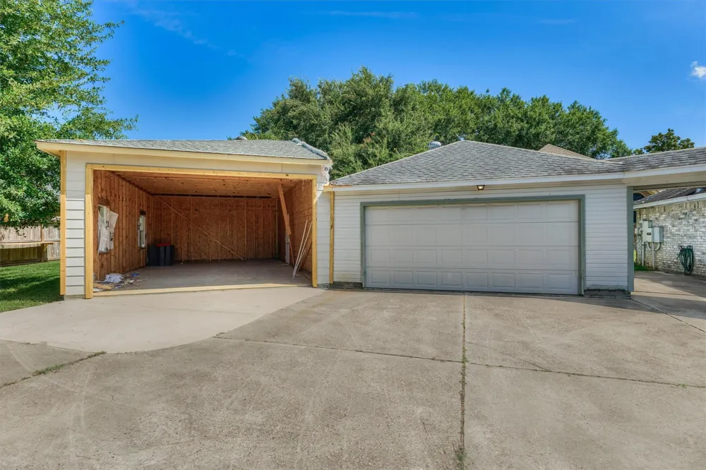 9749 E Shore Drive Willis, TX 77318