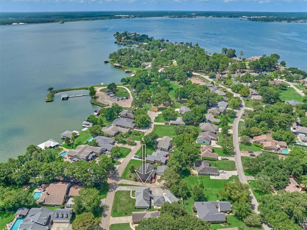 9749 E Shore Drive Willis, TX 77318