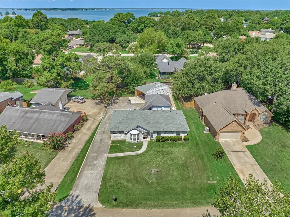 9749 E Shore Drive Willis, TX 77318