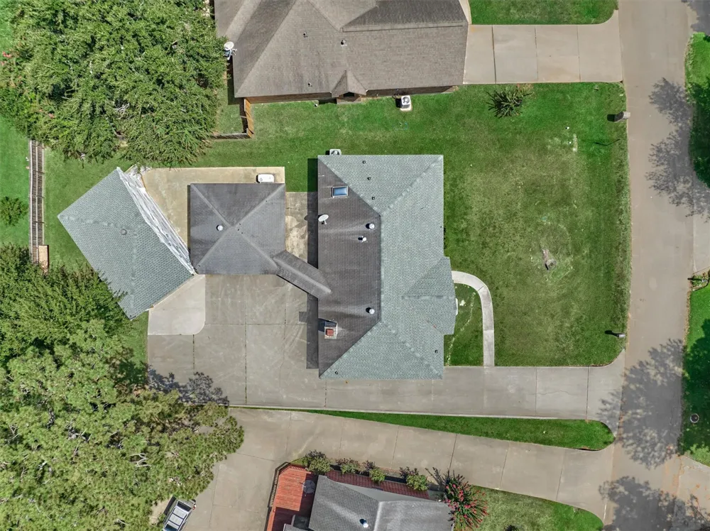 9749 E Shore Drive Willis, TX 77318