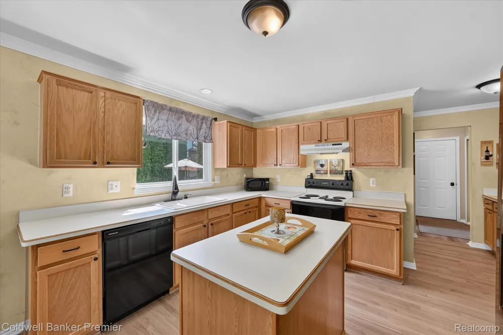 205 Franklin Lake Circle Oxford Charter Township, MI 48371