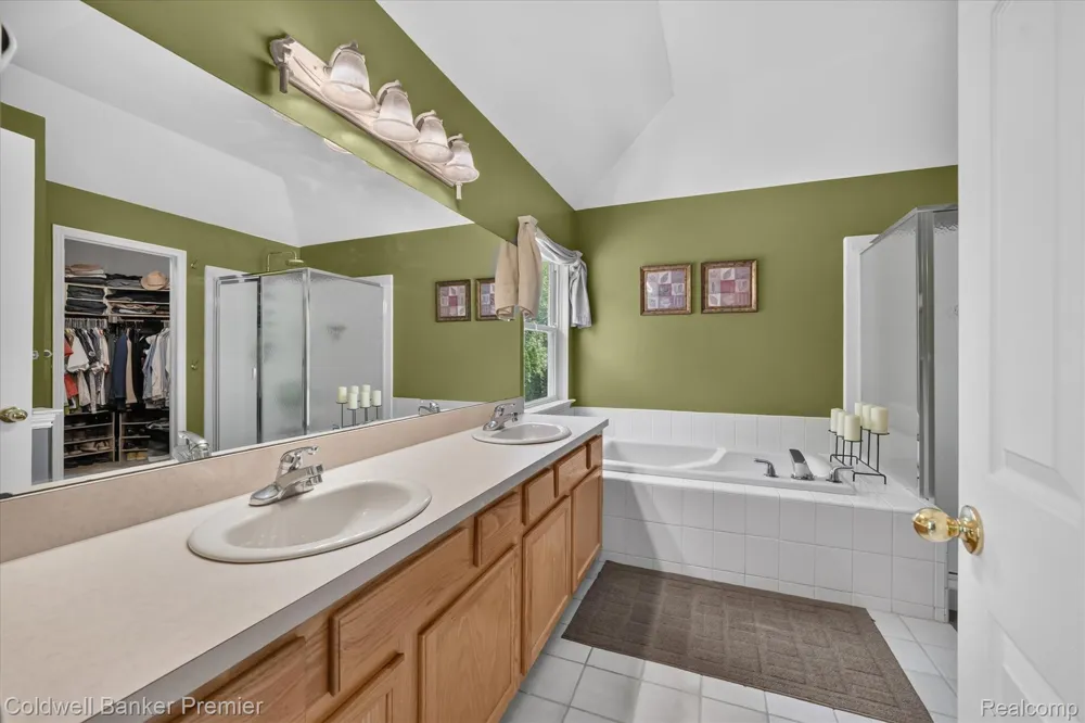 205 Franklin Lake Circle Oxford Charter Township, MI 48371