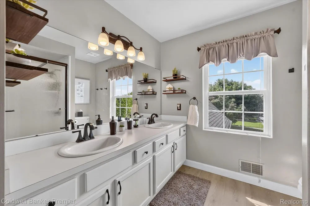 205 Franklin Lake Circle Oxford Charter Township, MI 48371