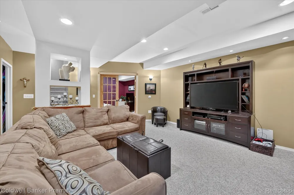 205 Franklin Lake Circle Oxford Charter Township, MI 48371