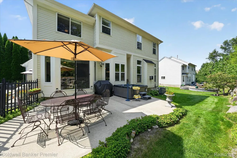 205 Franklin Lake Circle Oxford Charter Township, MI 48371
