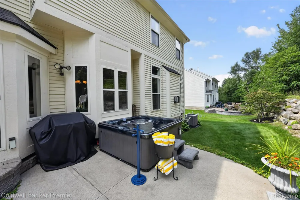 205 Franklin Lake Circle Oxford Charter Township, MI 48371