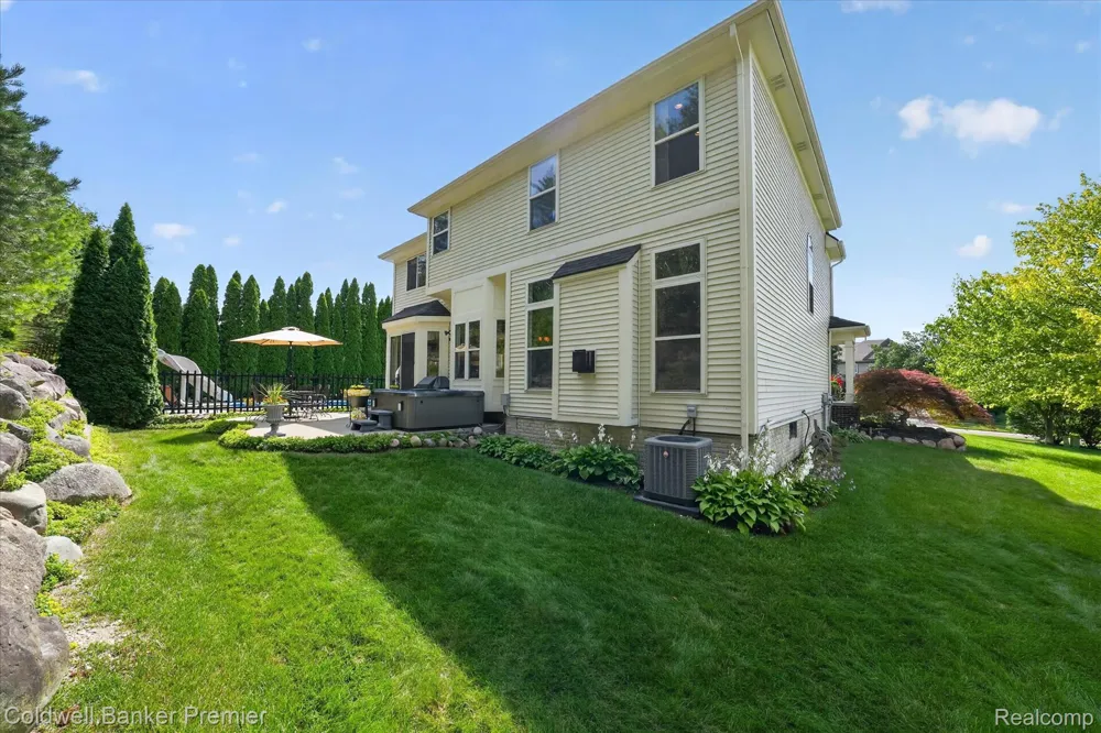 205 Franklin Lake Circle Oxford Charter Township, MI 48371