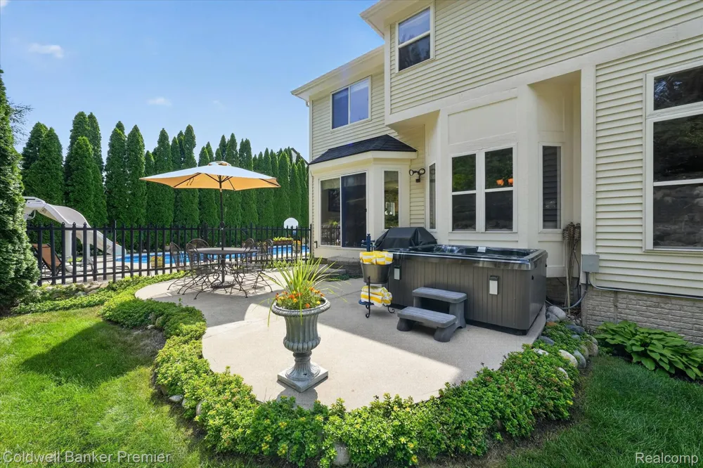 205 Franklin Lake Circle Oxford Charter Township, MI 48371