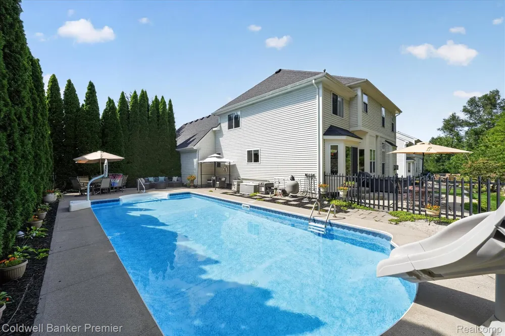 205 Franklin Lake Circle Oxford Charter Township, MI 48371