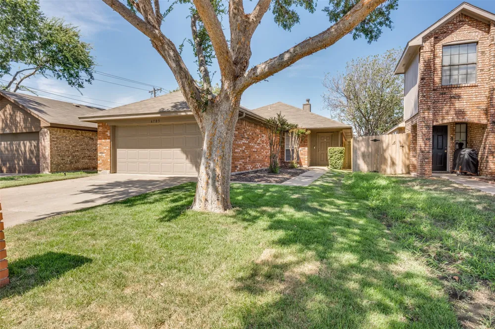 6705 Driffield Circle W North Richland Hills, TX 76182