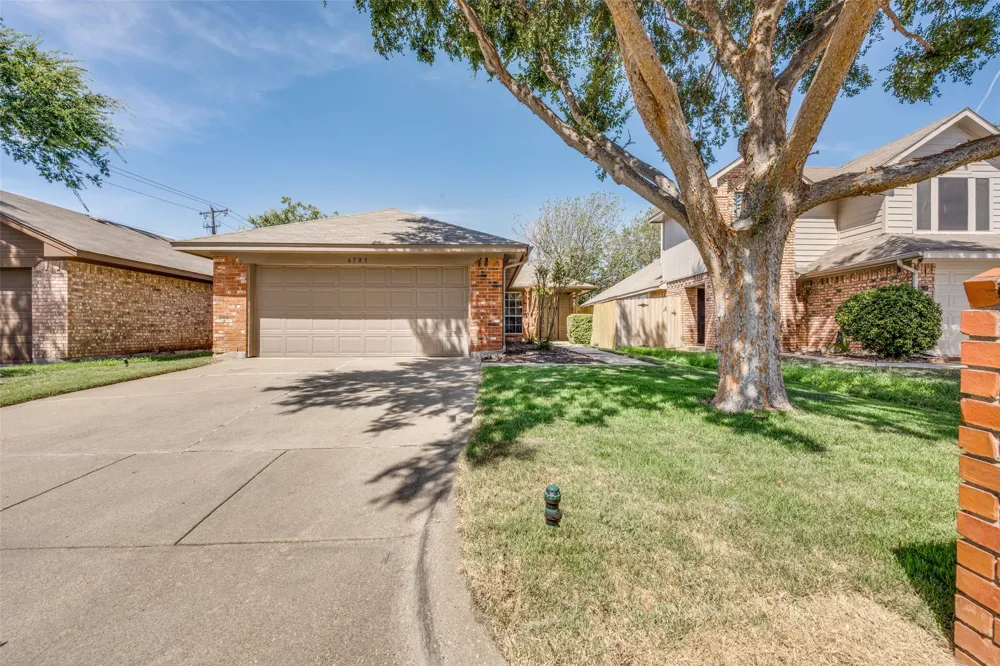 6705 Driffield Circle W North Richland Hills, TX 76182