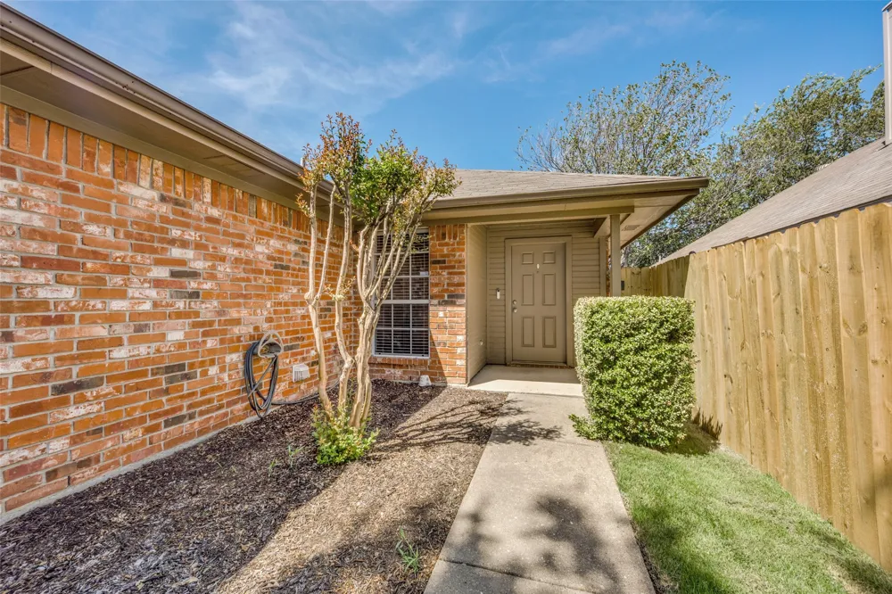 6705 Driffield Circle W North Richland Hills, TX 76182