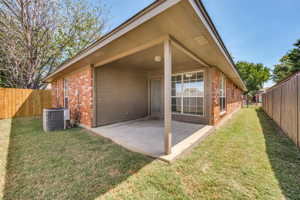 6705 Driffield Circle W North Richland Hills, TX 76182