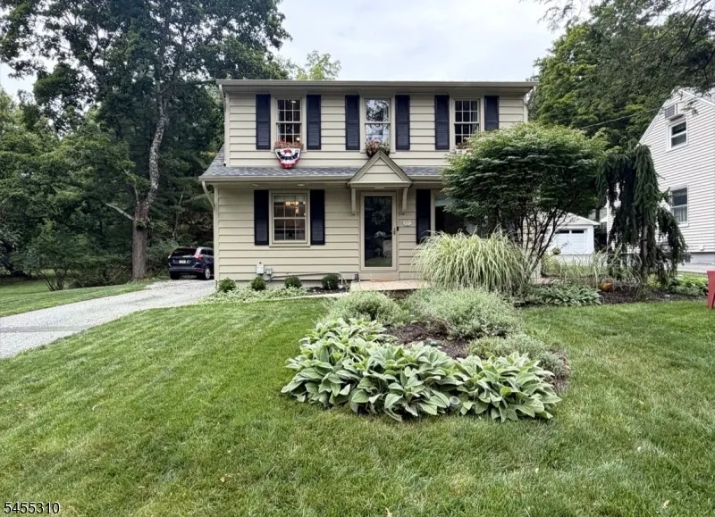 837 Circle Franklin Lakes, NJ 07417
