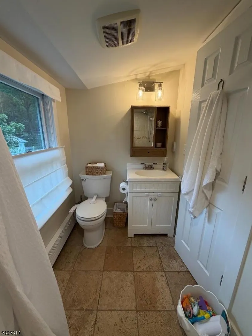 837 Circle Franklin Lakes, NJ 07417