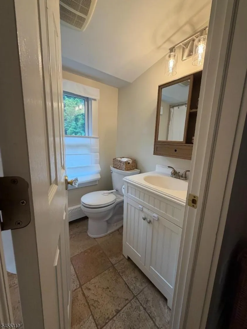 837 Circle Franklin Lakes, NJ 07417