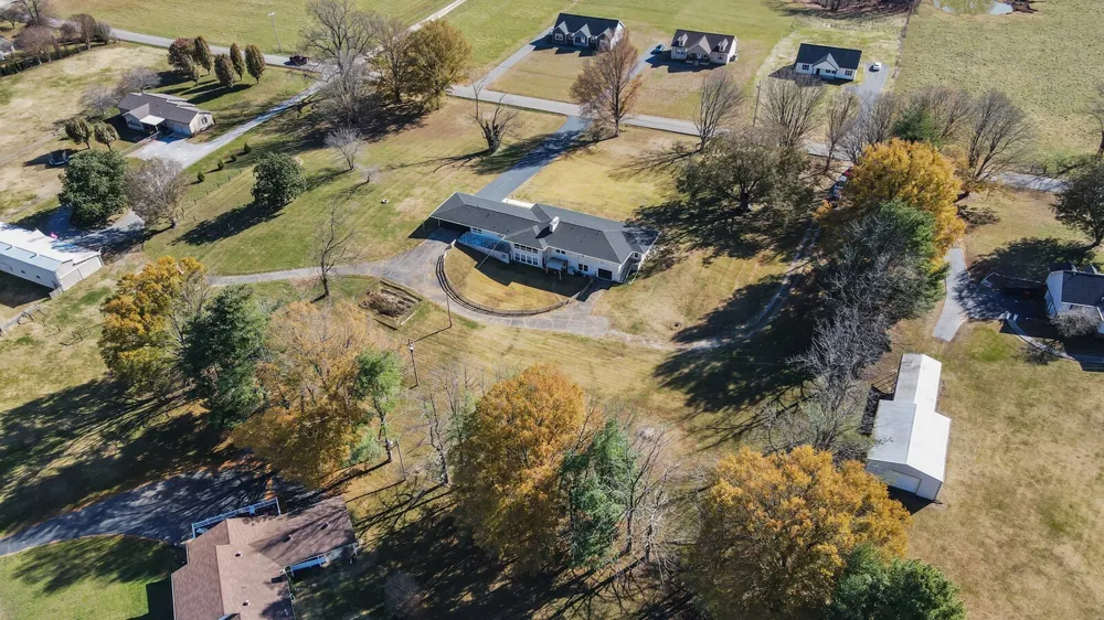676 Ferguson Hill Rd Lafayette, TN 37083
