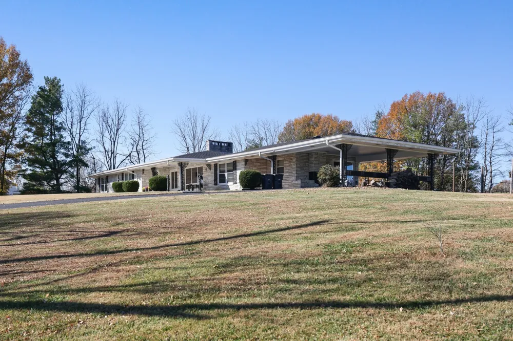 676 Ferguson Hill Rd Lafayette, TN 37083